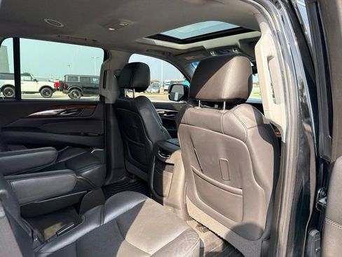 Used 2019 Cadillac Escalade Luxury AWD/4WD image 20