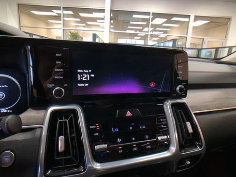Used 2023 Kia Sorento AWD image 13