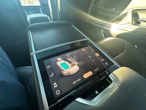 Used 2024 Land Rover Range Rover Long Wheelbase Autobiography image 26