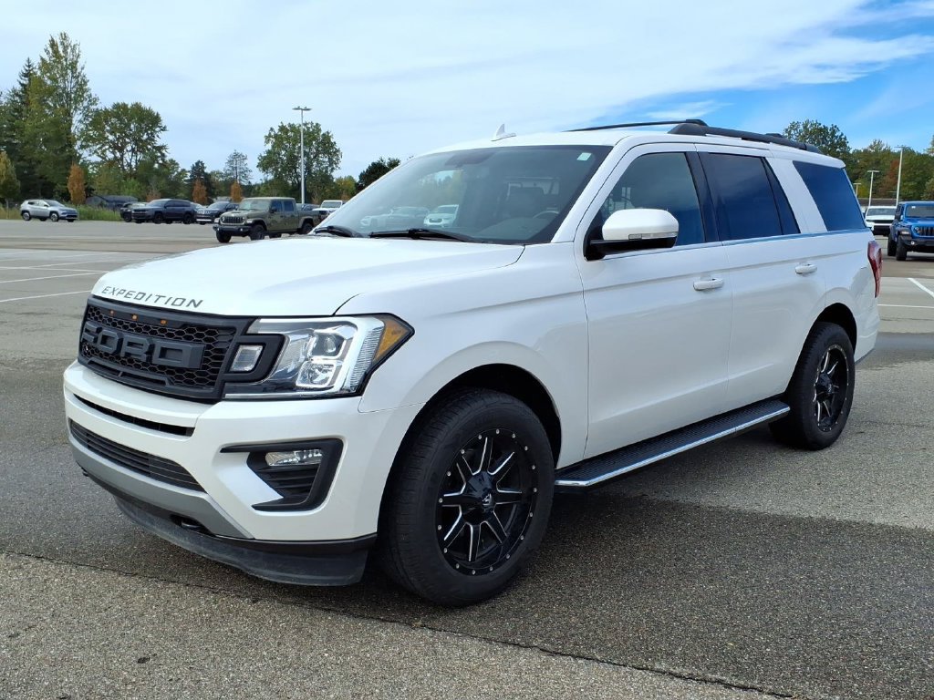 Used 2018 Ford Expedition XLT w/ Equipment Group 202A AWD/4WD image 1
