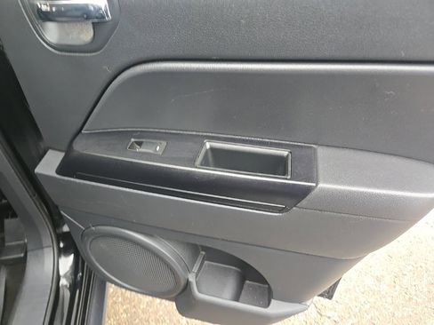 Used 2015 Jeep Patriot Latitude image 25