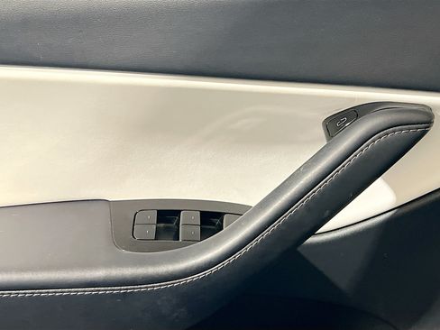 Used 2021 Tesla Model Y 2WD image 14