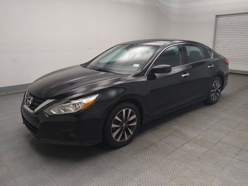 Used 2017 Nissan Altima 2.5 SV image 2