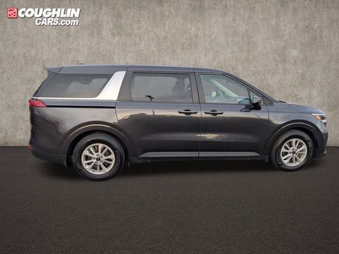Used 2024 Kia Carnival LX image 8