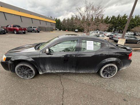 Used 2010 Dodge Avenger R/T image 4