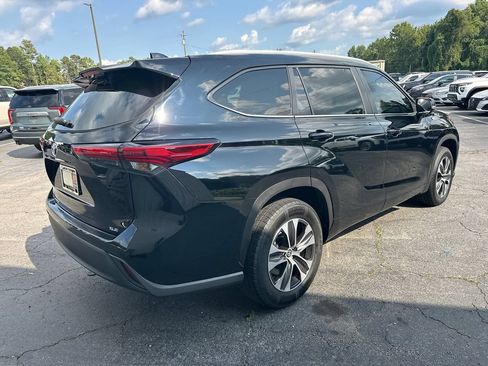 Used 2023 Toyota Highlander XLE FWD image 6