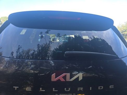 Certified 2025 Kia Telluride S image 5