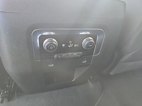 Used 2023 GMC Yukon XL SLE image 14