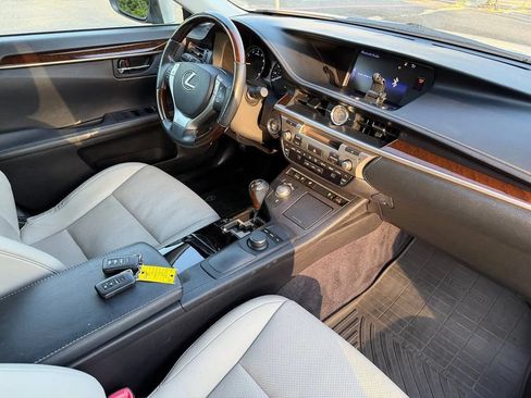 Used 2015 Lexus ES 350 w/ Premium Package FWD image 38