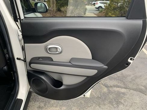 Used 2019 Kia Soul image 11