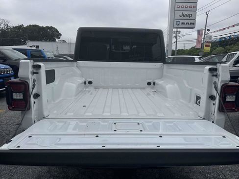 Certified 2026 Jeep Gladiator Mojave AWD/4WD image 15