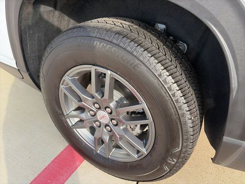 Used 2025 GMC Acadia Elevation image 7