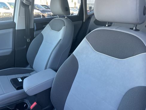 Used 2024 Volkswagen Taos SE image 23