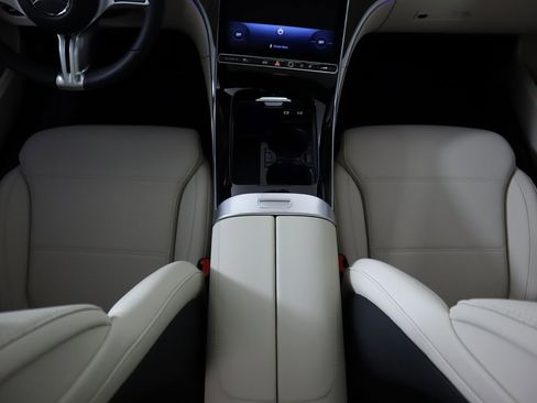 New 2025 Mercedes-Benz C 300 Sedan image 18