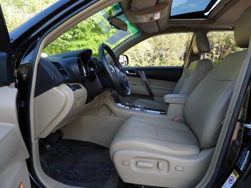 Used 2011 Toyota Highlander Limited w/ Tow Pkg FWD image 41