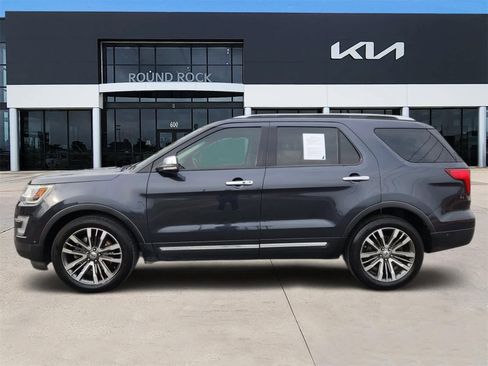 Used 2017 Ford Explorer Platinum image 4