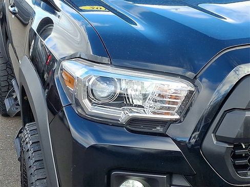 Used 2018 Toyota Tacoma TRD Off-Road image 9