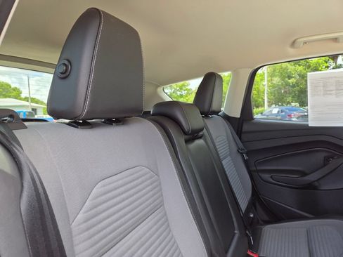 Used 2017 Ford Escape SE w/ SE Sport Appearance Package AWD/4WD image 19