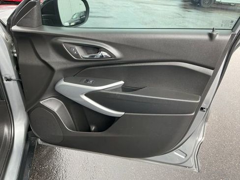 Used 2024 Chevrolet Trax RS w/ Sunroof Package image 25