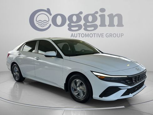 Used 2025 Hyundai Elantra SE FWD image 7