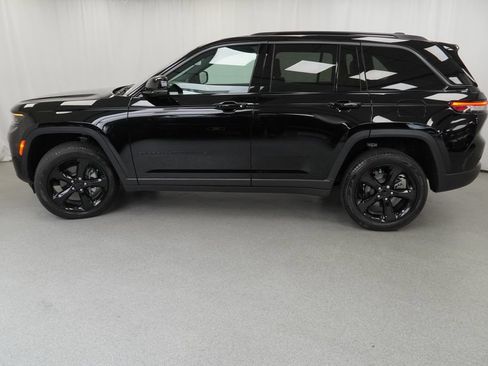Used 2026 Jeep Grand Cherokee Limited w/ Limited Altitude Package AWD/4WD image 20