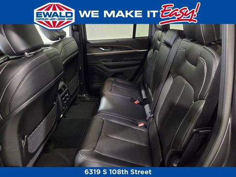 New 2025 Jeep Grand Cherokee Limited w/ Luxury Tech Group II image 10