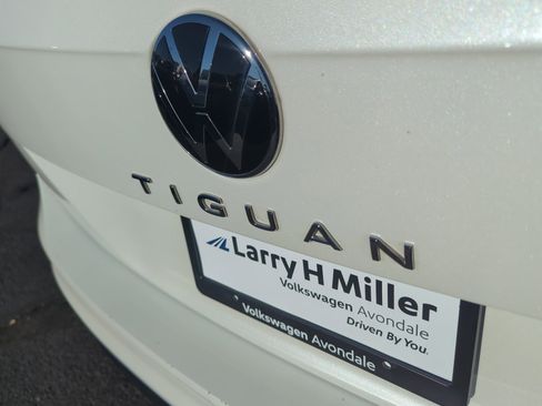 Certified 2023 Volkswagen Tiguan SE w/ Panoramic Sunroof Package image 22