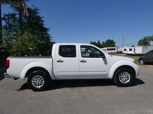 Used 2018 Nissan Frontier SV image 4