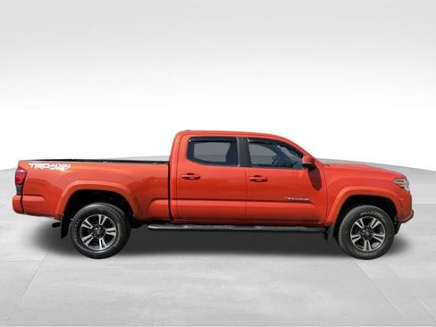 Used 2018 Toyota Tacoma TRD Sport AWD/4WD image 7