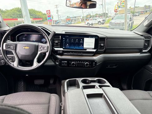 Used 2024 Chevrolet Silverado 3500 LT w/ Convenience Package image 7