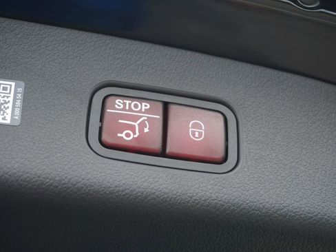 Used 2025 Mercedes-Benz GLC 300 4MATIC image 77