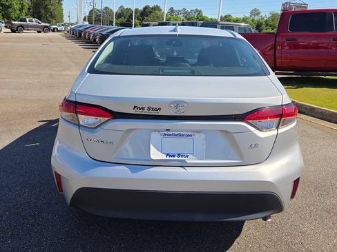 Used 2023 Toyota Corolla LE FWD image 11