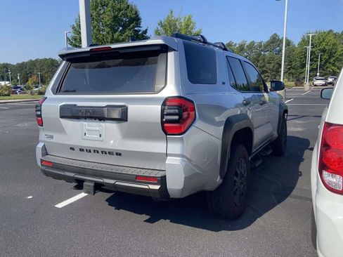 Used 2026 Toyota 4Runner SR5 AWD/4WD image 10