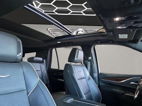 Used 2021 Cadillac Escalade Premium Luxury w/ Driver Assist Tech Package image 21