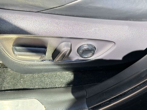 Used 2021 Toyota Venza XLE w/ Softex Package image 13