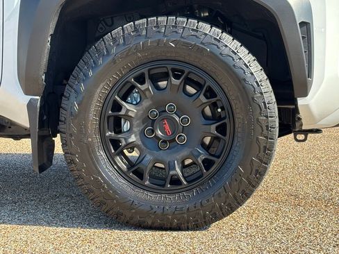 Certified 2025 Toyota 4Runner TRD Off-Road Premium w/ Tow Technology Package AWD/4WD image 9