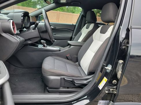 Used 2024 Chevrolet Trax RS FWD image 19