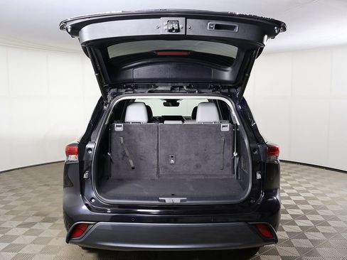 Used 2023 Toyota Highlander Limited AWD/4WD image 19