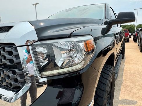 Used 2020 Toyota Tundra SR5 w/ SR5 Leather Package AWD/4WD image 12