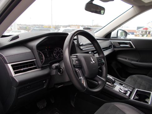 Used 2024 Mitsubishi Outlander SE image 13