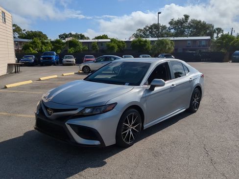 Used 2023 Toyota Camry SE image 10