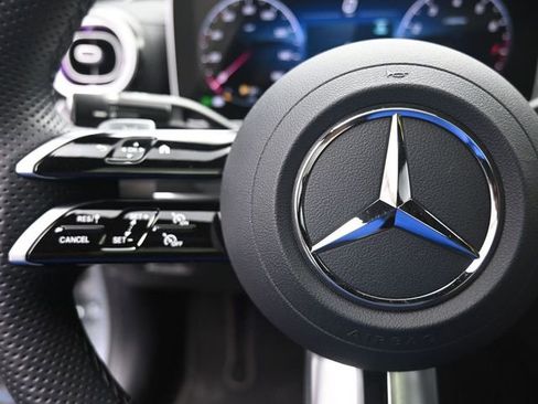 Used 2025 Mercedes-Benz C 300 Sedan image 15