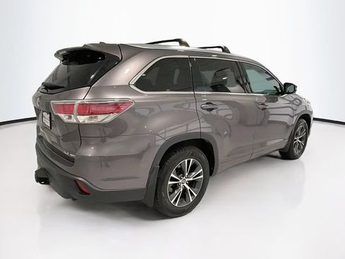 Used 2016 Toyota Highlander XLE AWD/4WD image 6