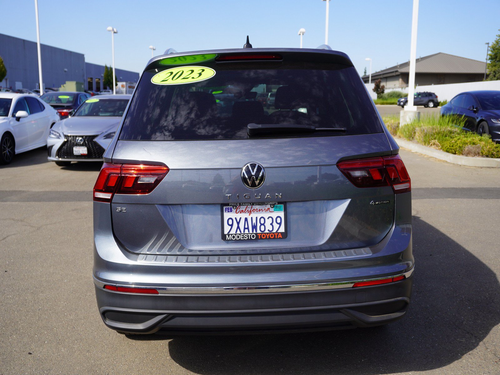 Used 2023 Volkswagen Tiguan SE w/ Panoramic Sunroof Package AWD/4WD image 10
