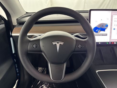 Used 2024 Tesla Model Y Long Range AWD/4WD image 11