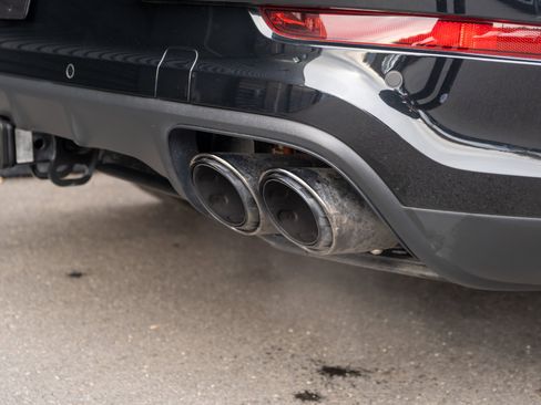 Certified 2025 Porsche Cayenne S image 46