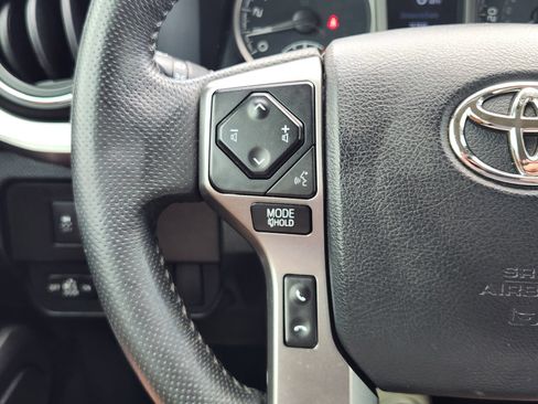 Used 2020 Toyota Tacoma SR5 w/ Technology Package AWD/4WD image 31