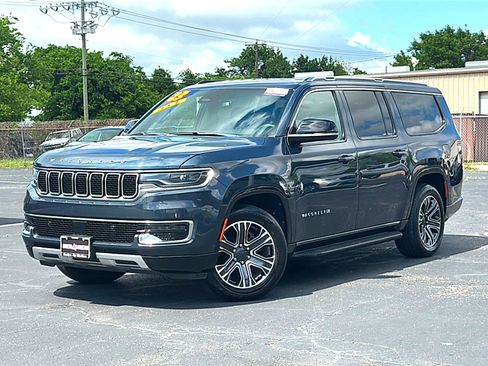 Used 2023 Jeep Wagoneer L Series II AWD/4WD image 2