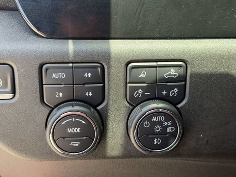 Used 2023 Chevrolet Silverado 1500 LTZ AWD/4WD image 30