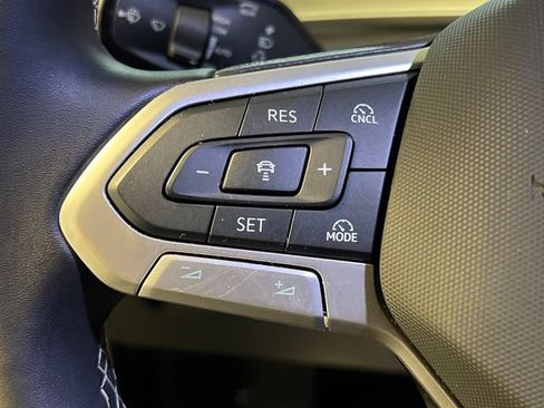 Certified 2025 Volkswagen Tiguan SE FWD image 21